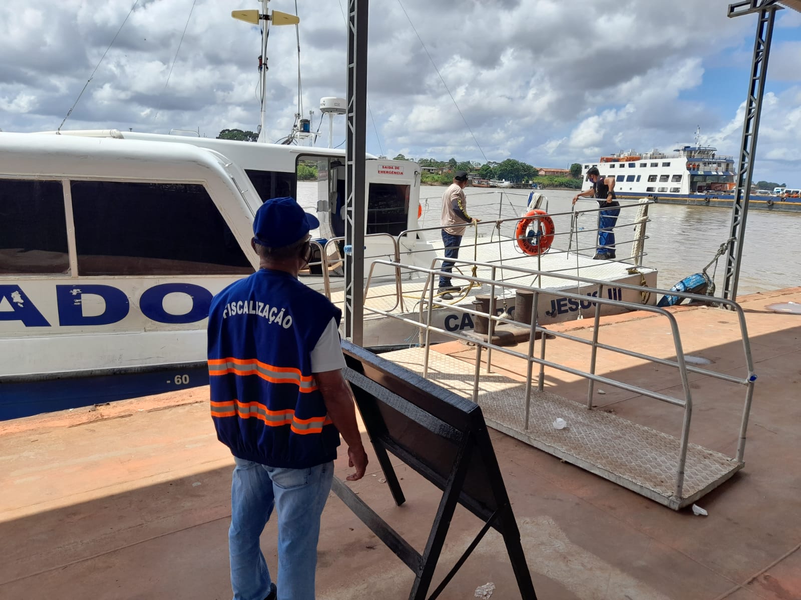 Fiscais da Arcon no distrito de Outeiro 