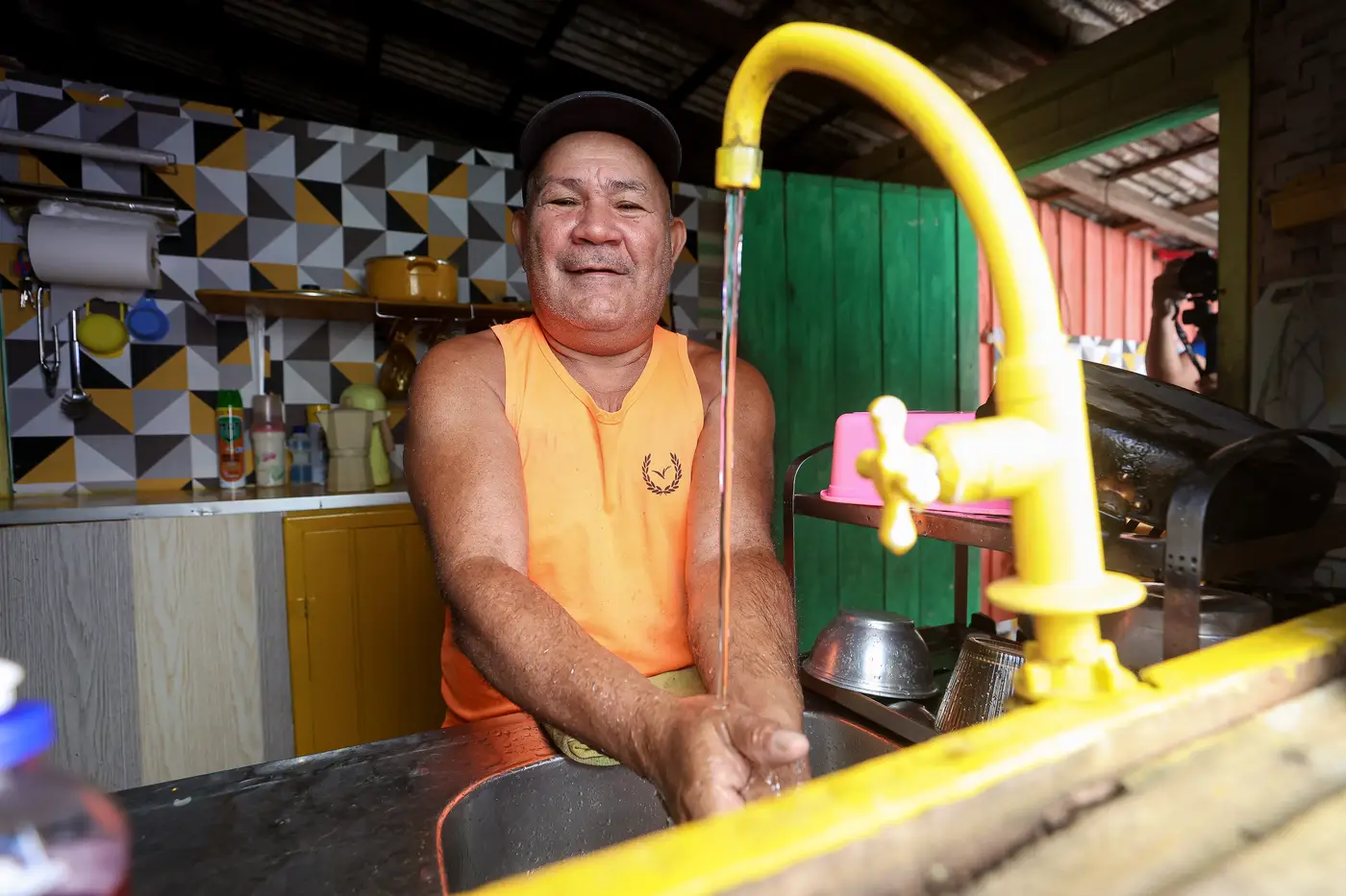 Morador celebra novo sistema de abastecimento